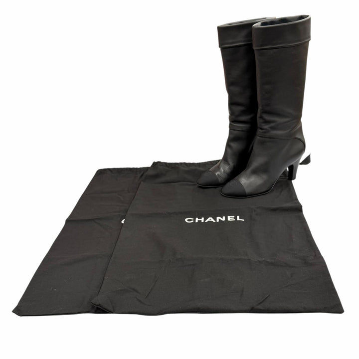Great CHANEL Knee-high boots black leather Women 36.5 G36438