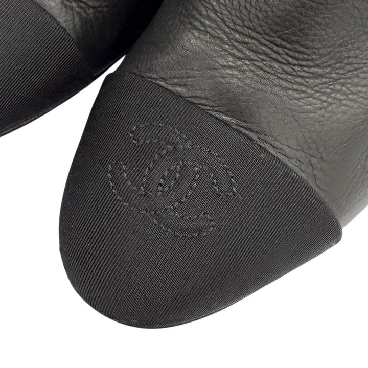 Great CHANEL Knee-high boots black leather Women 36.5 G36438