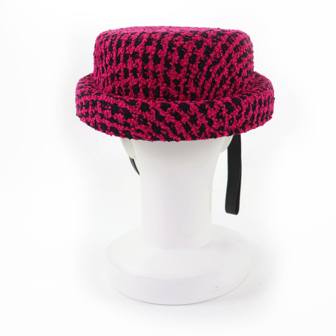 Excellent CHANEL hat Leather accents and tweed pink Women M 16K
