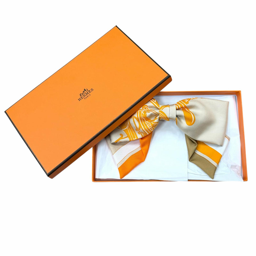 Pristine HERMES Valletta Grenelle Exlibris beige silk Women