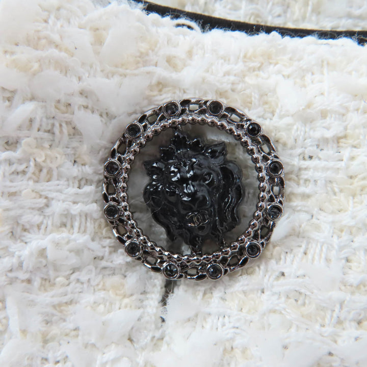 Excellent CHANEL Jacket Lion Button Cropped Tweed white 40 22P P72419V63388