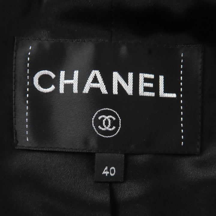Excellent CHANEL Jacket Lion Button Cropped Tweed white 40 22P P72419V63388