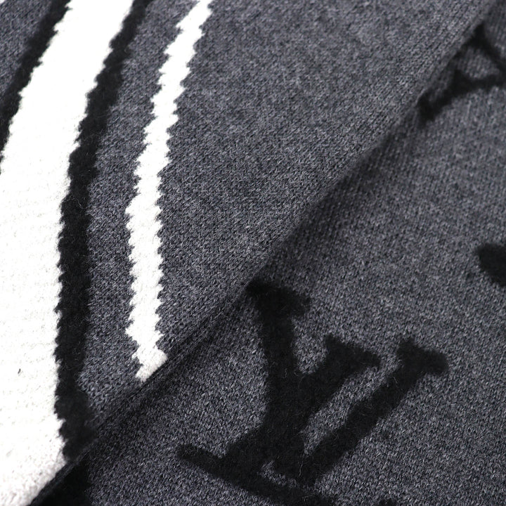 Excellent LOUIS VUITTON Scarf with graphic floral design fringe gray M97784