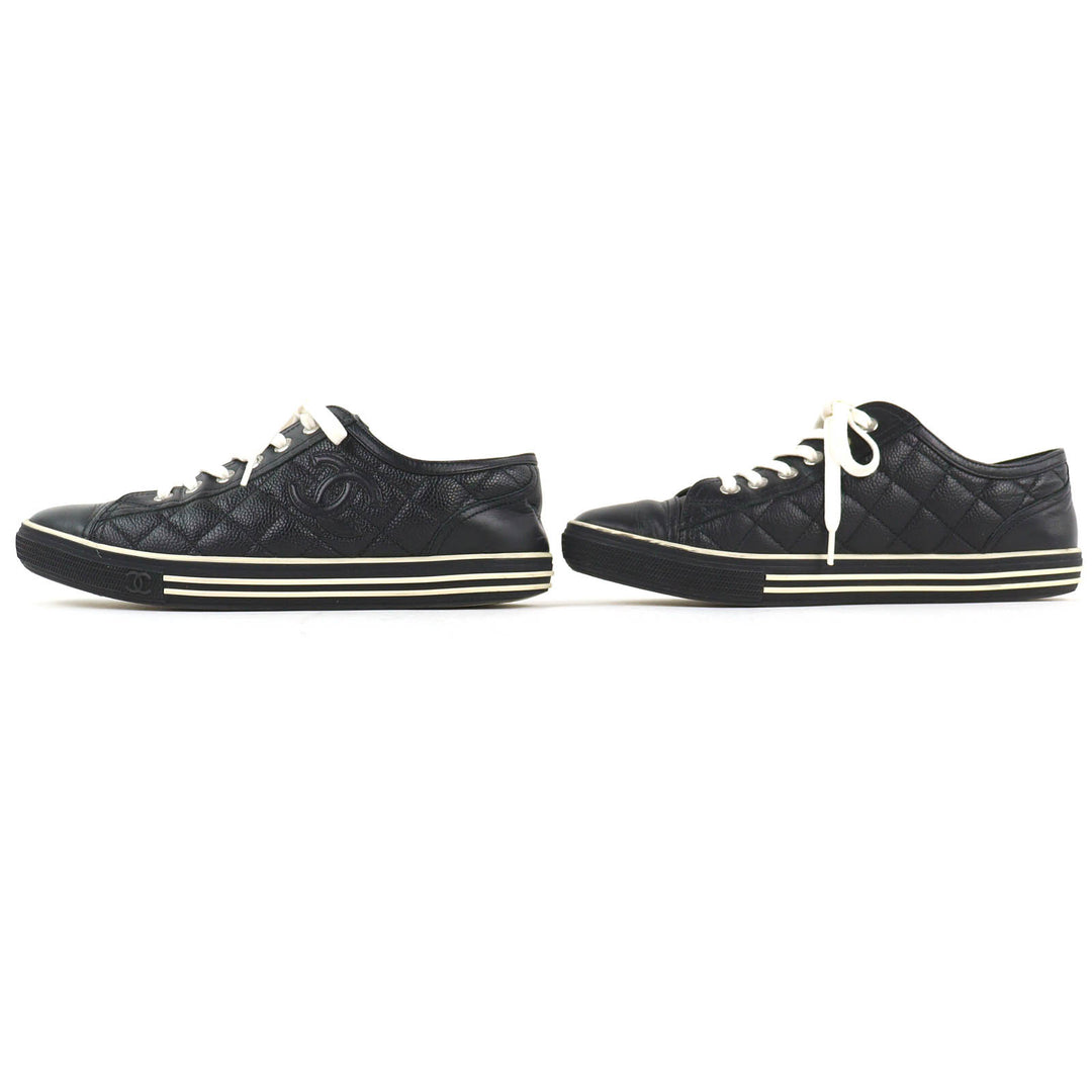 Great CHANEL Low cut sneakers COCO Mark Matelasse Quilting Caviar skin 38 G26563