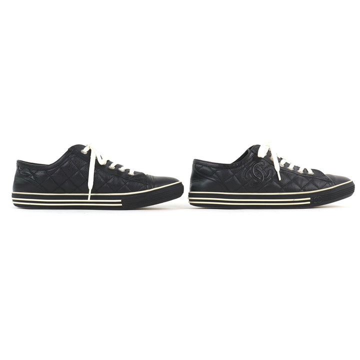 Great CHANEL Low cut sneakers COCO Mark Matelasse Quilting Caviar skin 38 G26563
