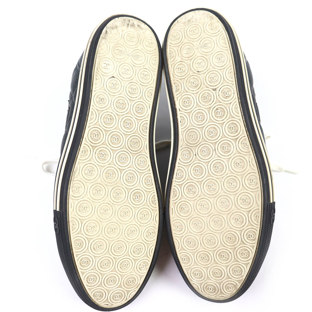 Great CHANEL Low cut sneakers COCO Mark Matelasse Quilting Caviar skin 38 G26563