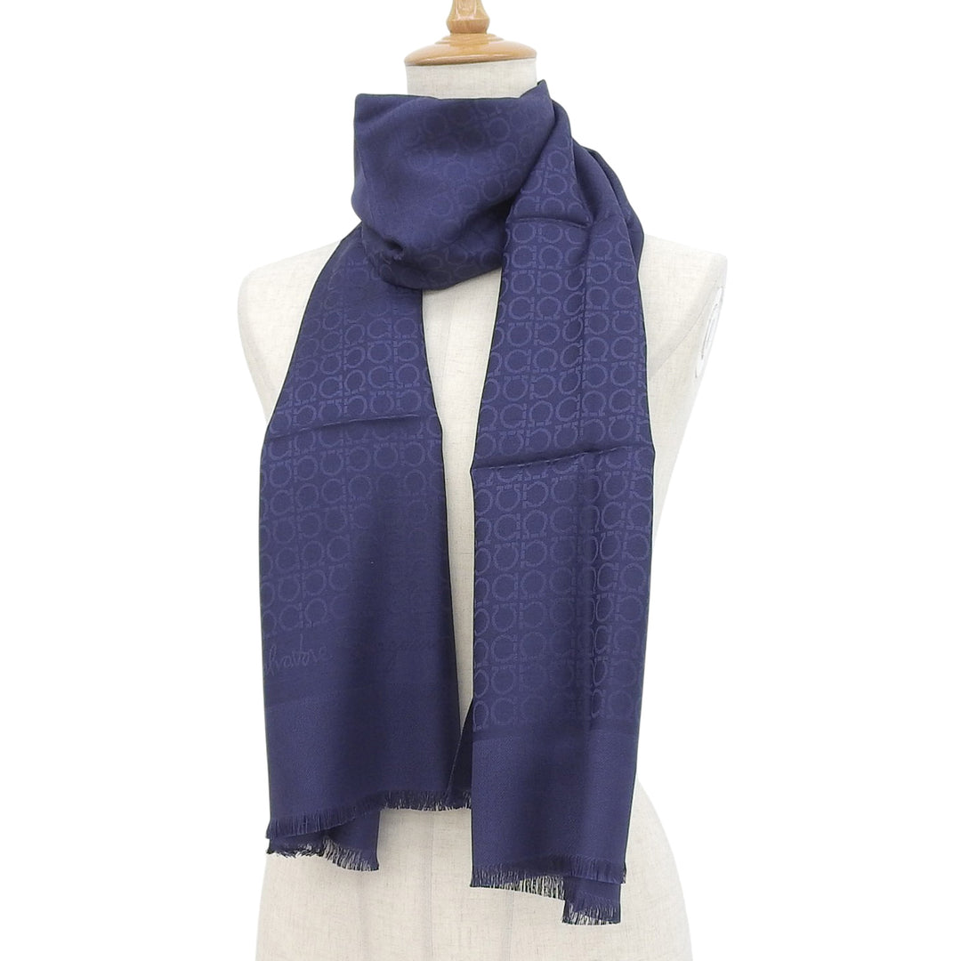 Excellent Salvatore Ferragamo scarf GanciniPattern Navy silk Women