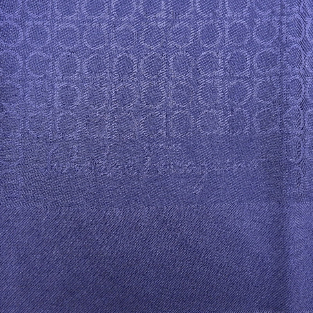 Excellent Salvatore Ferragamo scarf GanciniPattern Navy silk Women