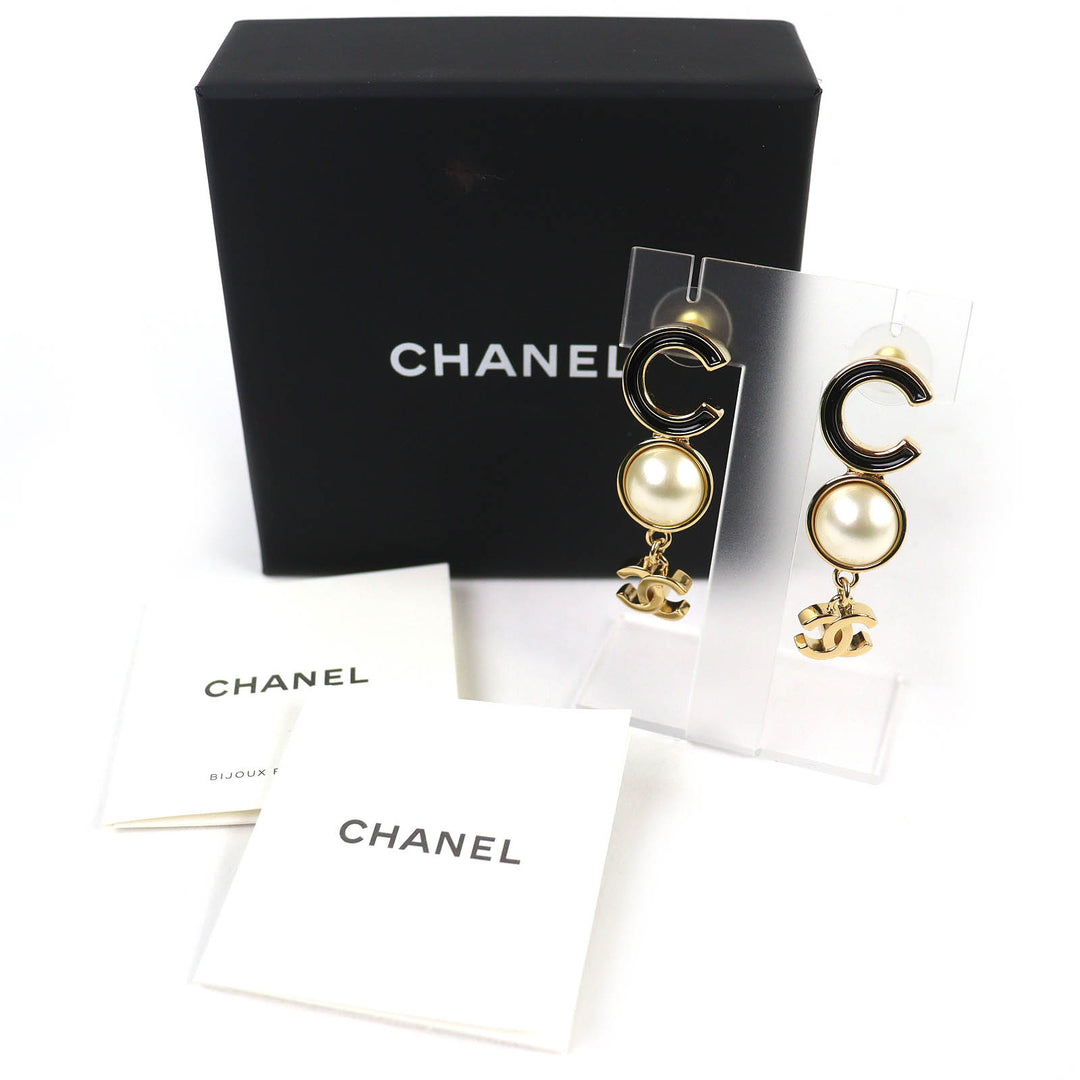 Excellent CHANEL Pierce COCO Mark COCO logo fake pearl gold Women ABE234