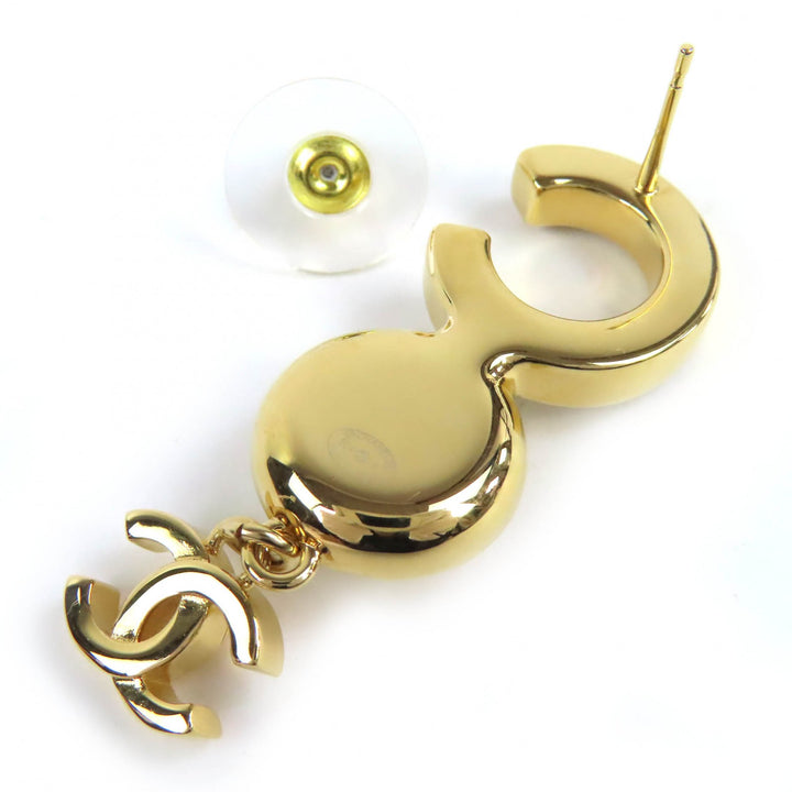 Excellent CHANEL Pierce COCO Mark COCO logo fake pearl gold Women ABE234