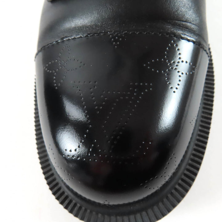 Great LOUIS VUITTON boots Citizen Line Monogram leather shoes with LV patch. 36