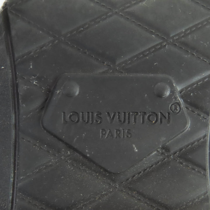 Great LOUIS VUITTON boots Citizen Line Monogram leather shoes with LV patch. 36