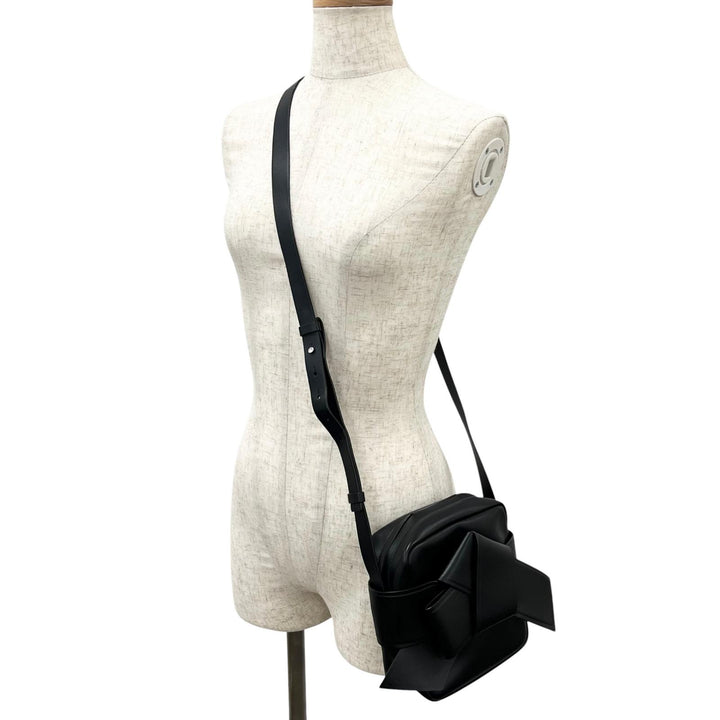 Great ACNE STUDIOS Shoulder Bag Musubi Camera Bag black leather Women