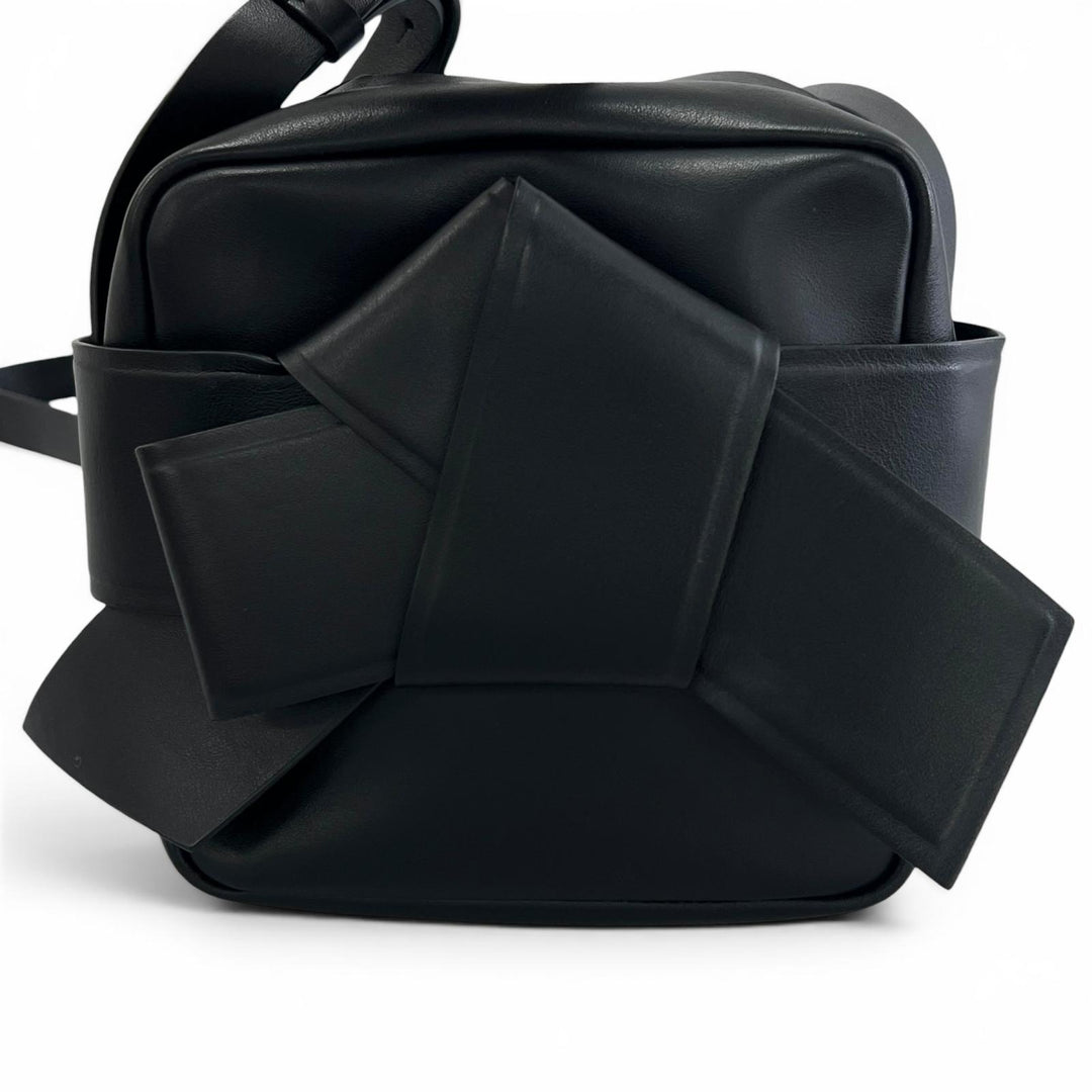 Great ACNE STUDIOS Shoulder Bag Musubi Camera Bag black leather Women