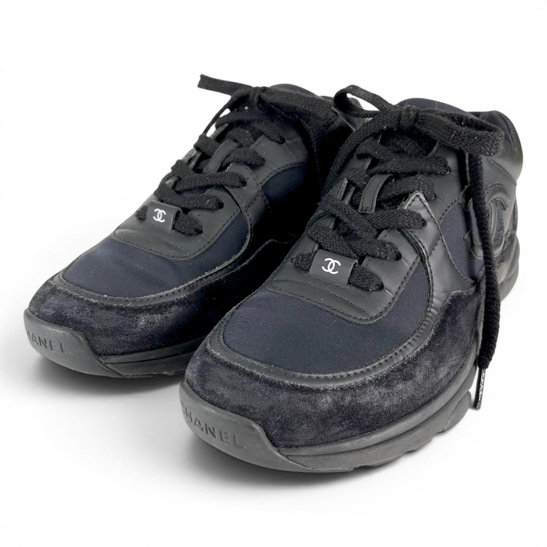 Great CHANEL Low cut sneakers With COCO Mark black leather Women 39 G33745