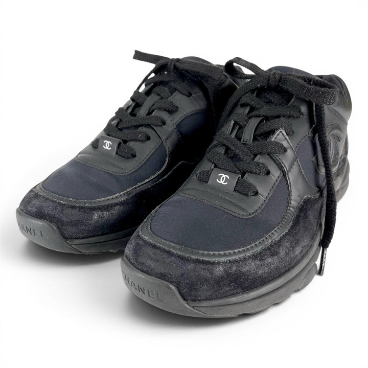 Great CHANEL Low cut sneakers With COCO Mark black leather Women 39 G33745