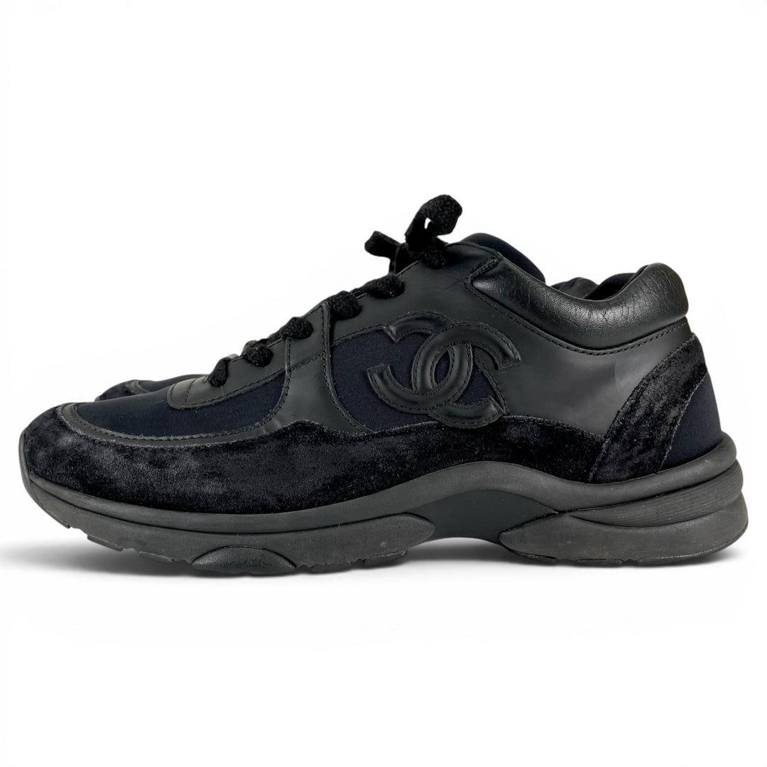 Great CHANEL Low cut sneakers With COCO Mark black leather Women 39 G33745