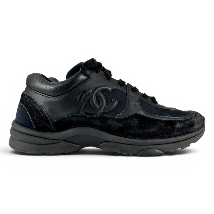 Great CHANEL Low cut sneakers With COCO Mark black leather Women 39 G33745
