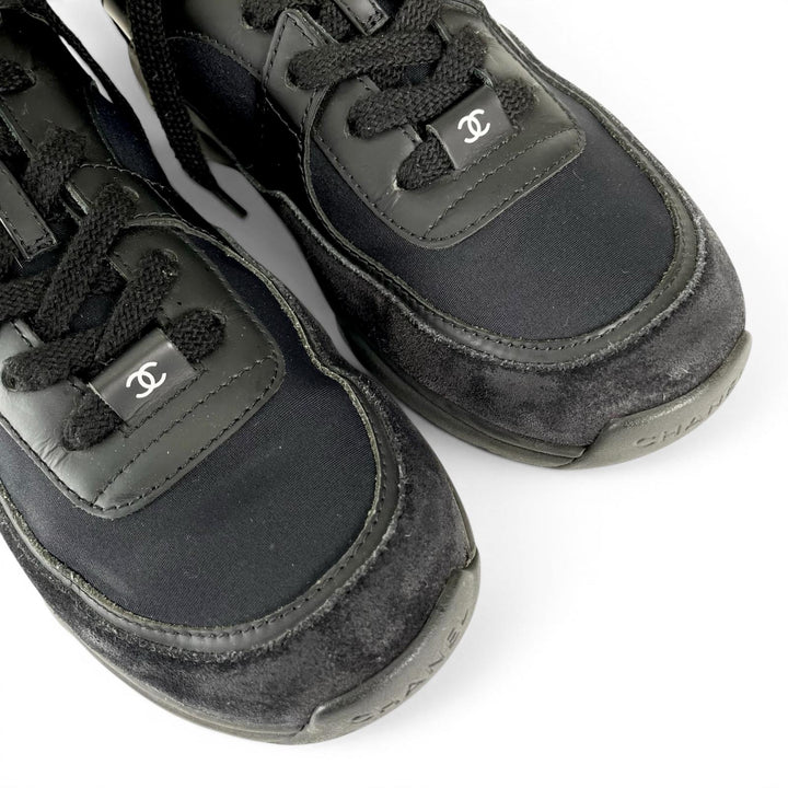 Great CHANEL Low cut sneakers With COCO Mark black leather Women 39 G33745