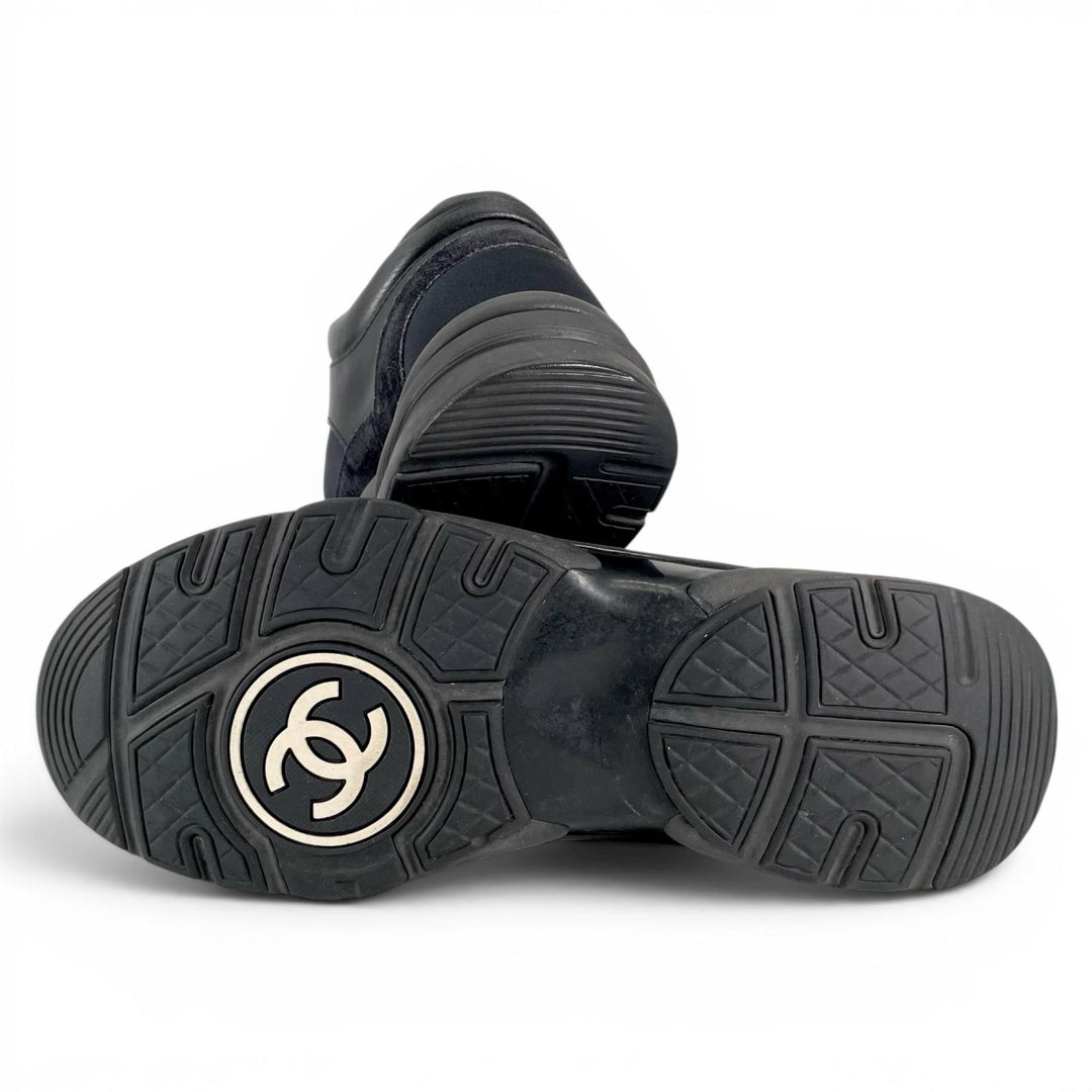 Great CHANEL Low cut sneakers With COCO Mark black leather Women 39 G33745