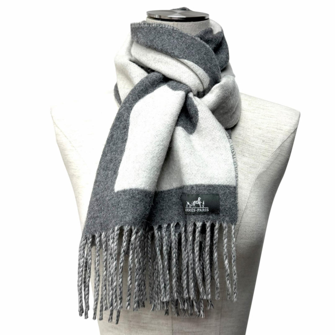Great HERMES Scarf love story With fringe gray cashmere Women