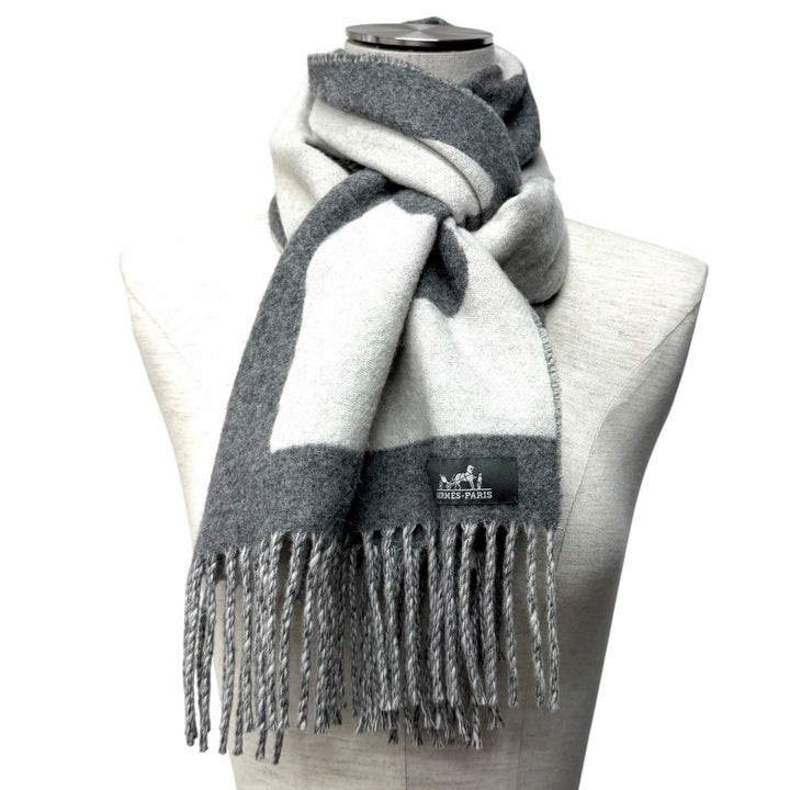 Great HERMES Scarf love story With fringe gray cashmere Women