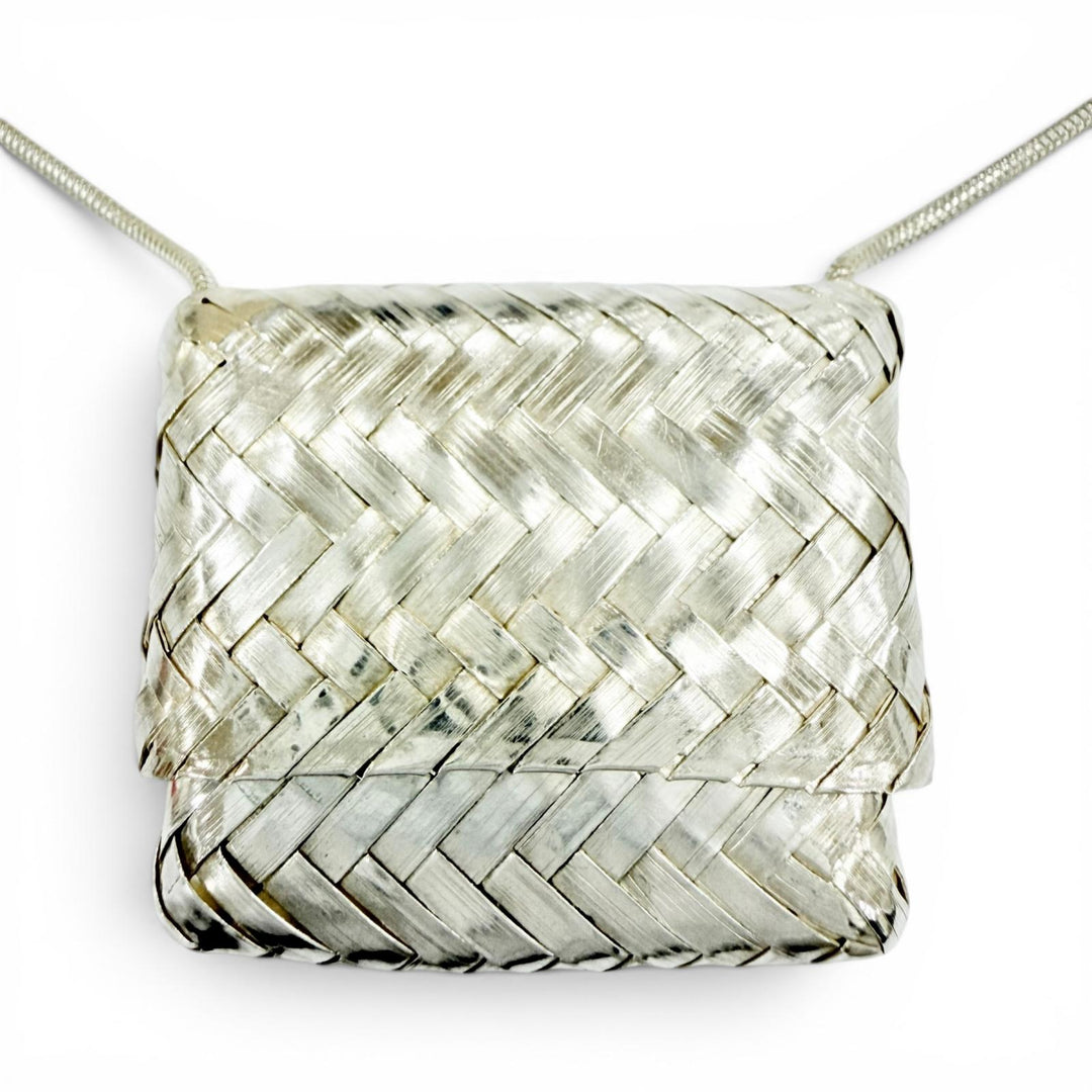 Great TIFFANY&Co. Necklace Pill case with mesh pocket Silver 925 Women