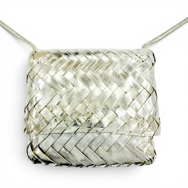 Great TIFFANY&Co. Necklace Pill case with mesh pocket Silver 925 Women