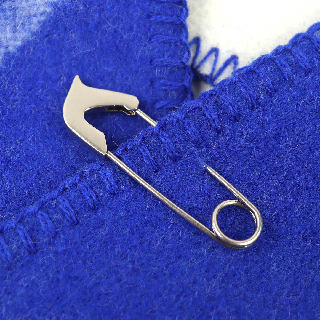 Pristine BURBERRY Scarf Checked hooded scarf Includes a horse-shaped pin. blue
