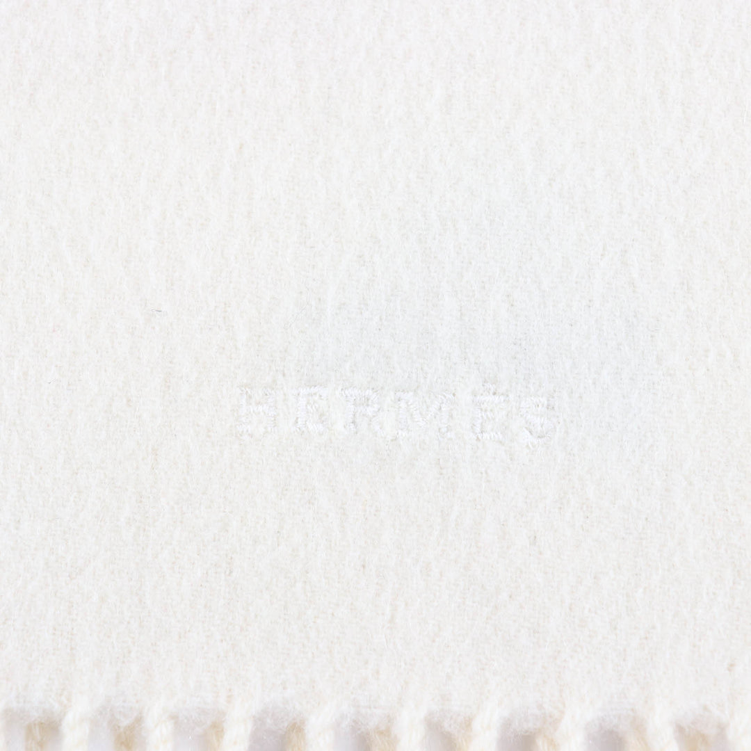 Great HERMES Scarf Recto Verso Embroidered logo with fringe Ivory cashmere Women