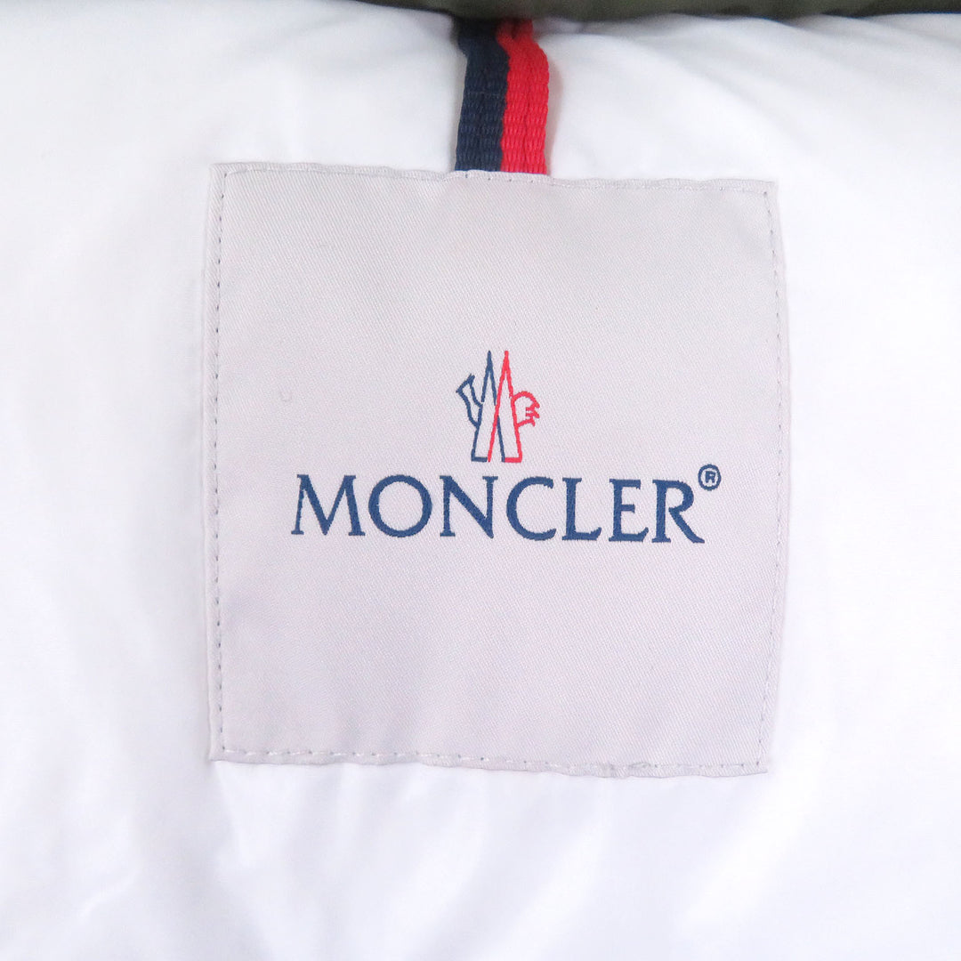 Great MONCLER Down vest GENICHI GILET BORN TO PROTECT Logo Patch