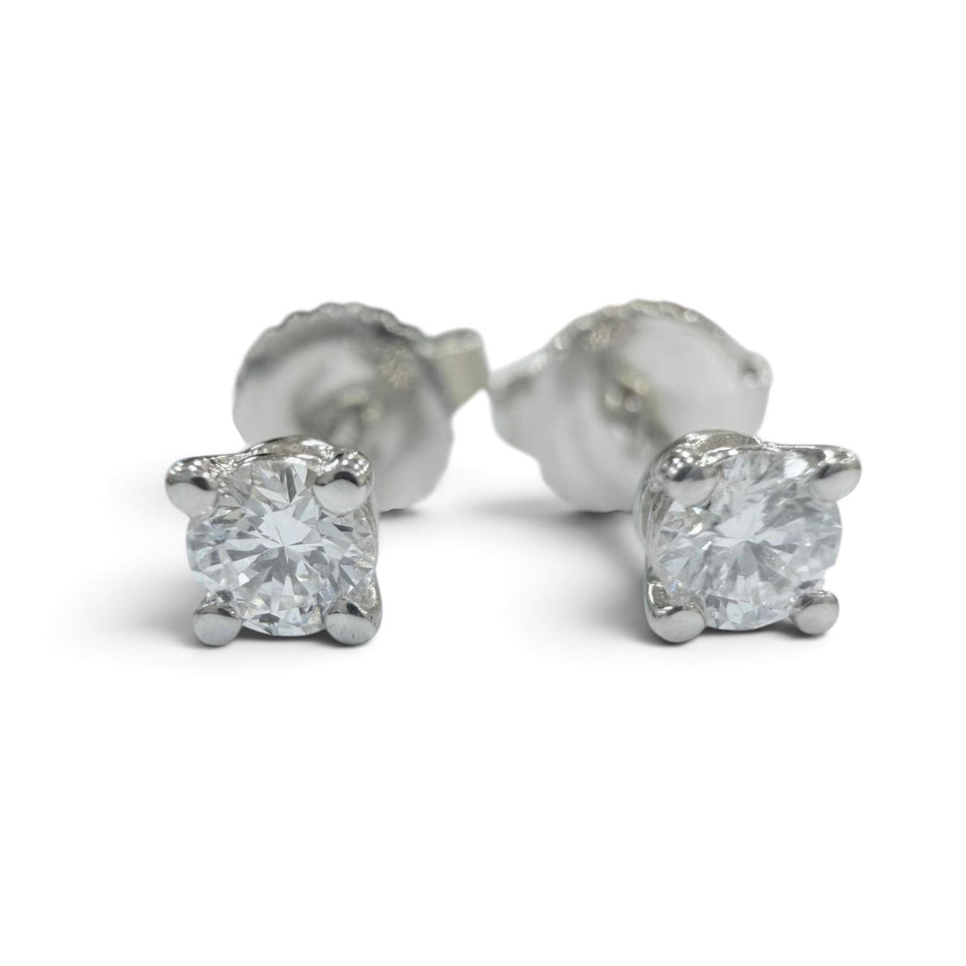 Excellent TIFFANY&Co. Pierce Stud Diamond Pierce purchased in May 2011. Platinum
