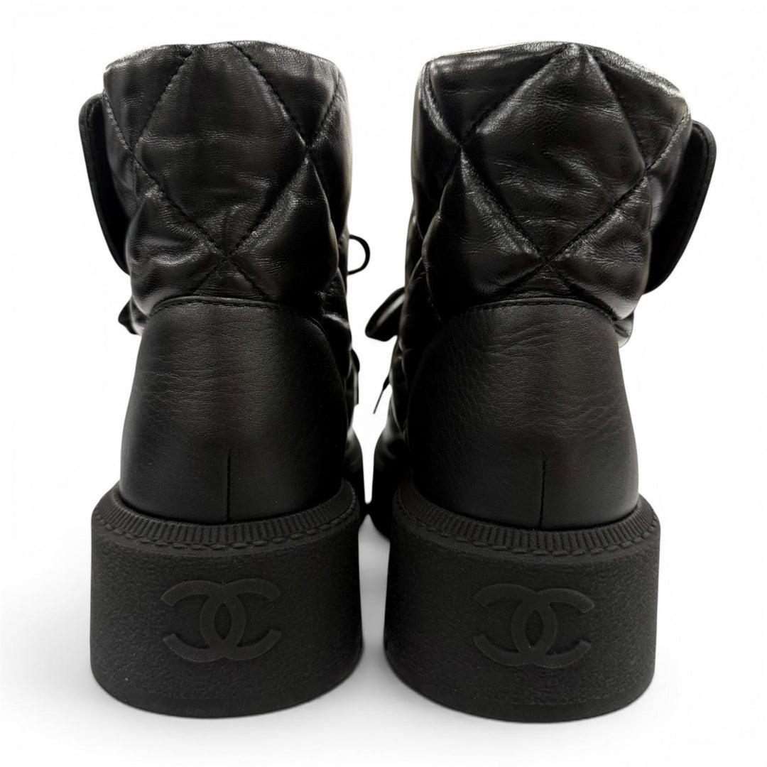 Excellent CHANEL boots Matelassé ChainCOCO Mark Turnlock Leather 34 G45923