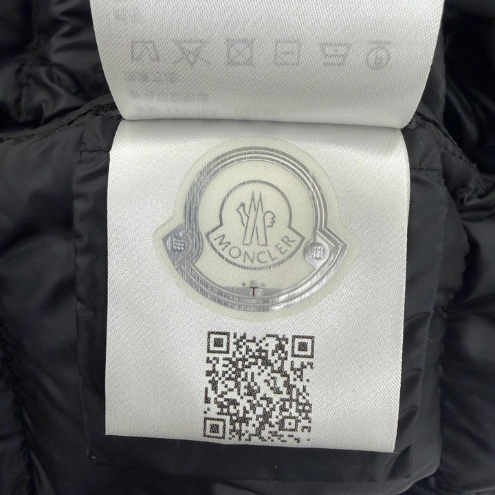 Great MONCLER Down jacket ESTELAT Logo patch and hood black 00 H20931A00096