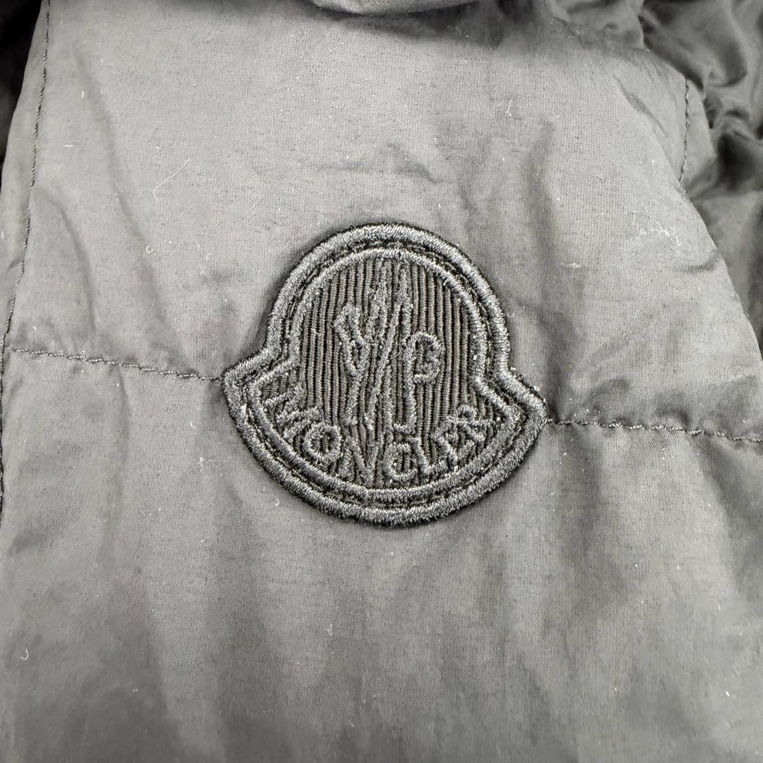 Great MONCLER Down jacket ESTELAT Logo patch and hood black 00 H20931A00096