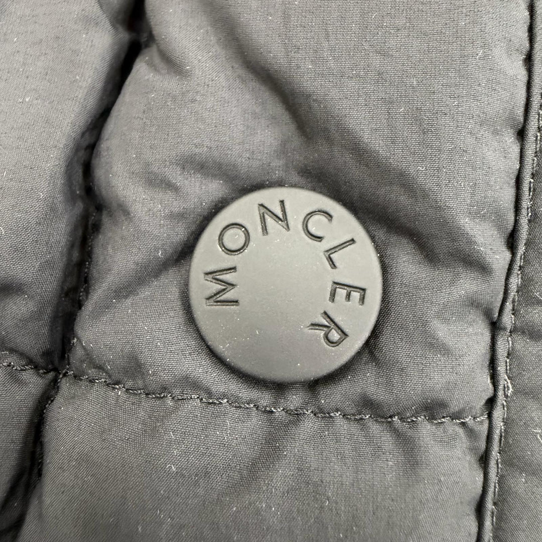 Great MONCLER Down jacket ESTELAT Logo patch and hood black 00 H20931A00096