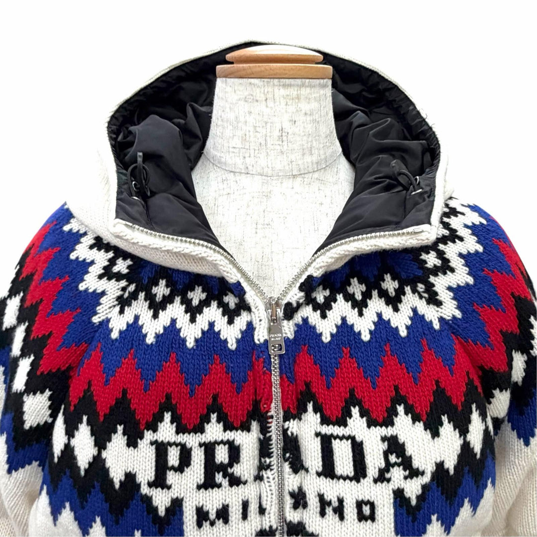 Great PRADA Down jacket Nordic Pattern Logo Hooded Jacket white IT 36 292029