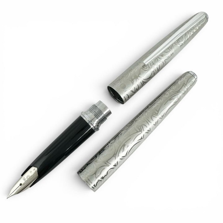 Great PLATINUM fountain pen Arabesque pattern, fine nib, vintage K18WG