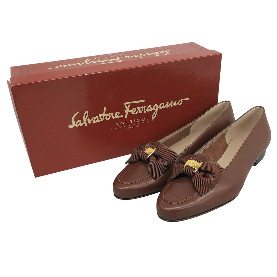 Pristine Salvatore Ferragamo pumps Vara ribbon Brown leather Women