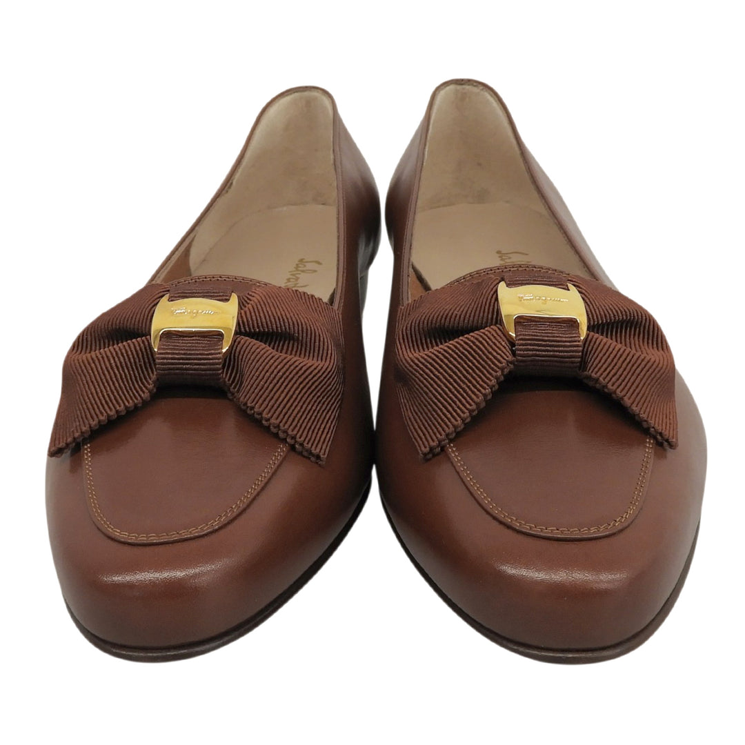 Pristine Salvatore Ferragamo pumps Vara ribbon Brown leather Women