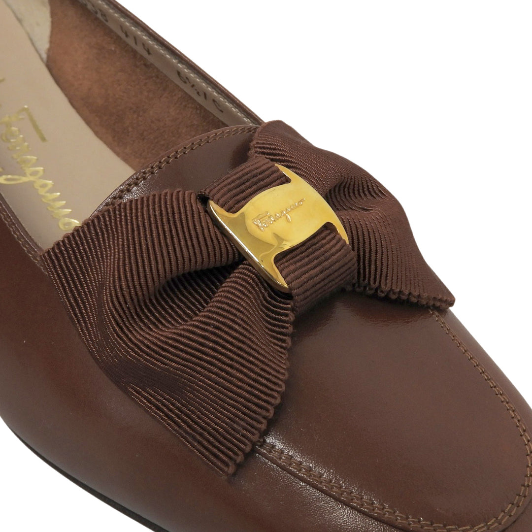 Pristine Salvatore Ferragamo pumps Vara ribbon Brown leather Women