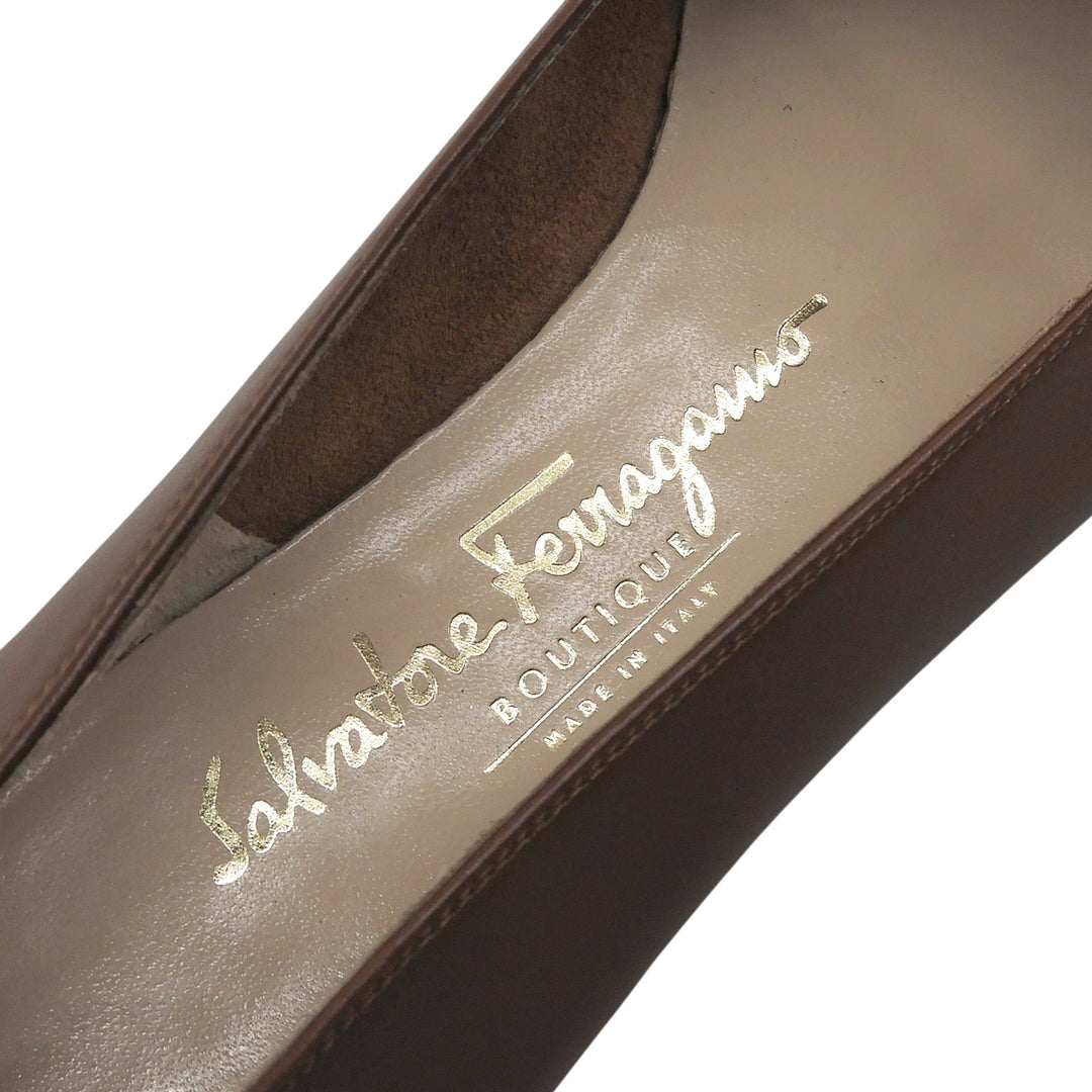 Pristine Salvatore Ferragamo pumps Vara ribbon Brown leather Women