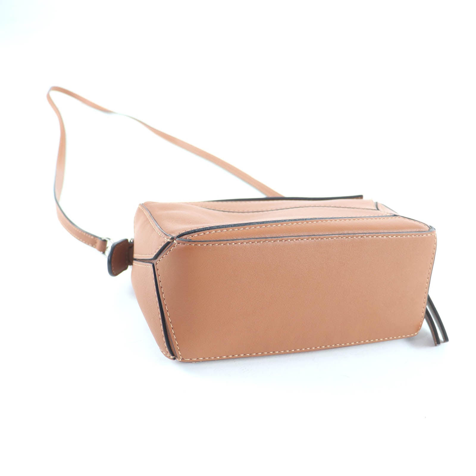 美品LOEWE革レザー ショルダーバッグ LOEWE（ロエベ） ショルダーバッグ B511A09X12 メンズ アントン