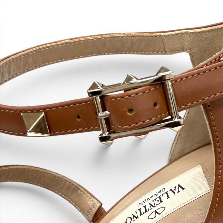 Excellent Valentino Garavani Sandals Brown leather Women 35 TW2S0T65