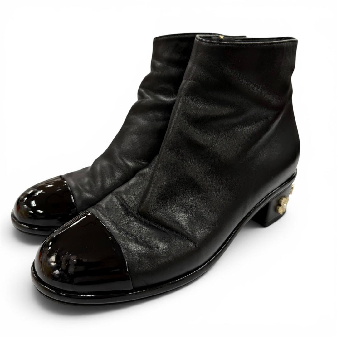 Great CHANEL short boots COCO Mark, faux pearl, gold hardware 37 G33264