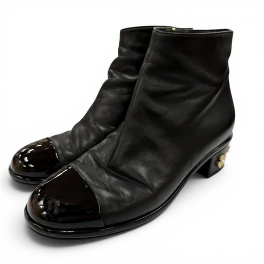 Great CHANEL short boots COCO Mark, faux pearl, gold hardware 37 G33264