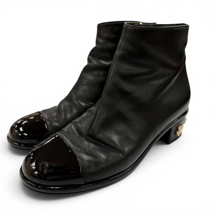 Great CHANEL short boots COCO Mark, faux pearl, gold hardware 37 G33264