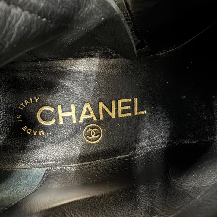 Great CHANEL short boots COCO Mark, faux pearl, gold hardware 37 G33264