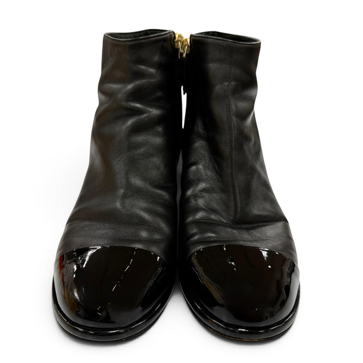 Great CHANEL short boots COCO Mark, faux pearl, gold hardware 37 G33264