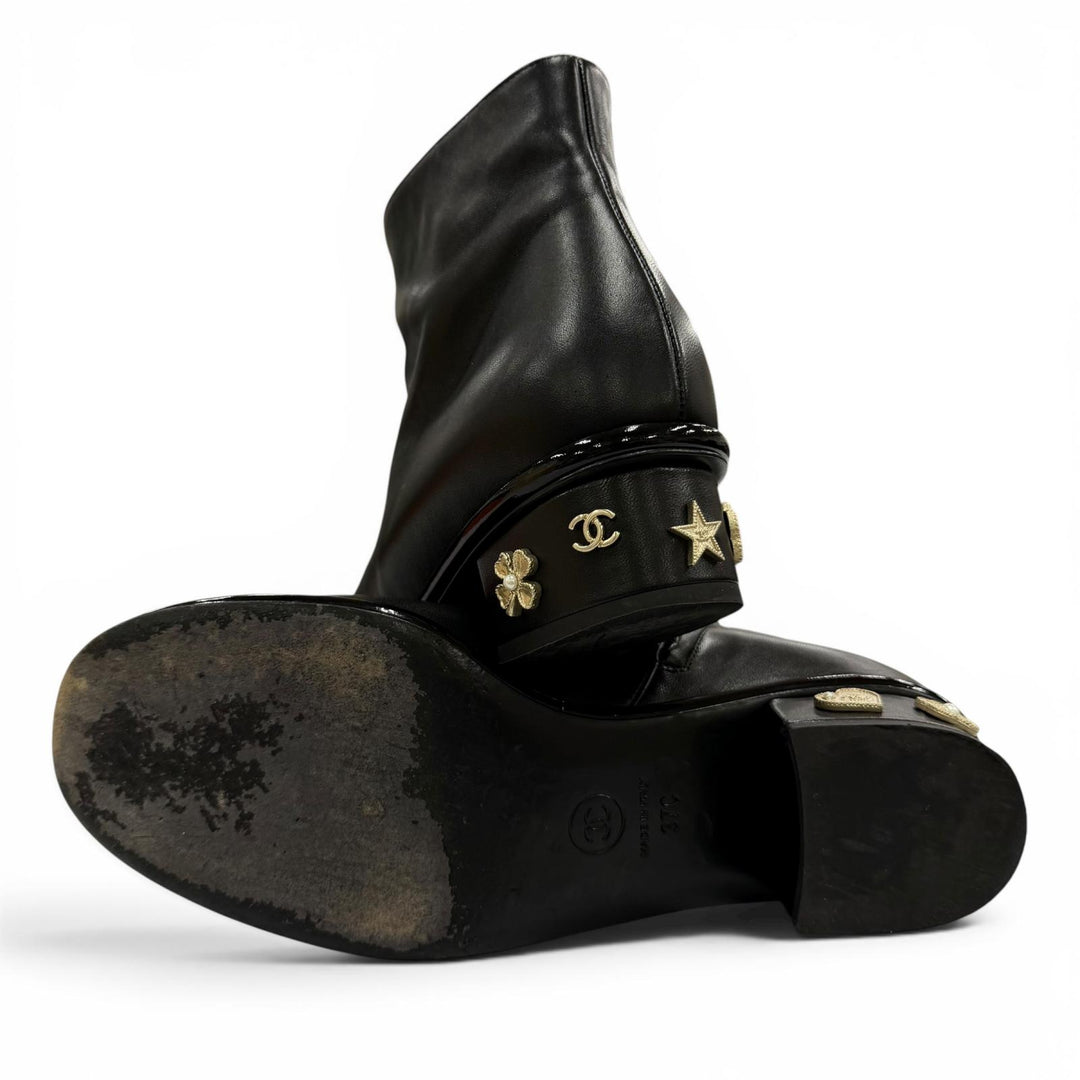 Great CHANEL short boots COCO Mark, faux pearl, gold hardware 37 G33264